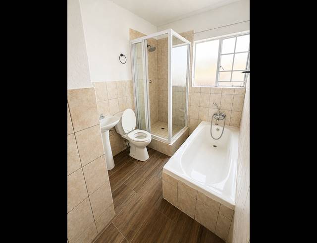 2 BEDROOM SECTIONAL TITLE FOR SALE IN KENLEAF
